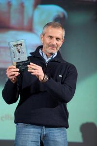 Gianrico Carofiglio con il premio Scerbanenco